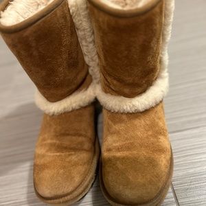 UGG Size 6 Women Winter Boot